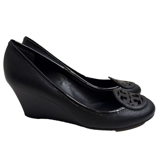 Tory Burch Sally Wedge Heel Pumps Shoes Logo Size 6 Matte Black Peep Round Toe - Picture 1 of 13